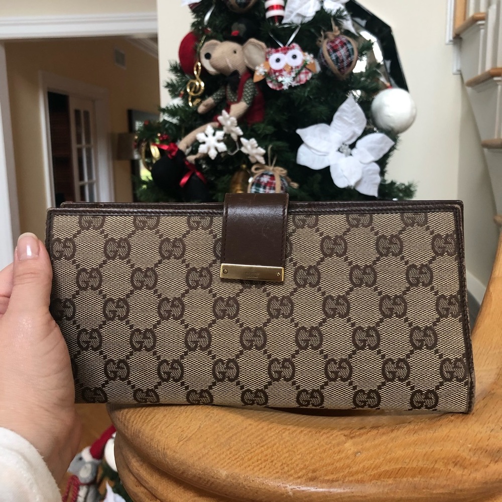 SOLD.     Gucci Wallet